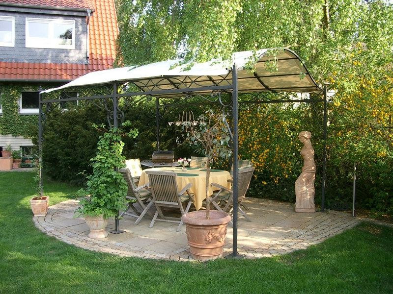 Massiver Carport- Pavillon