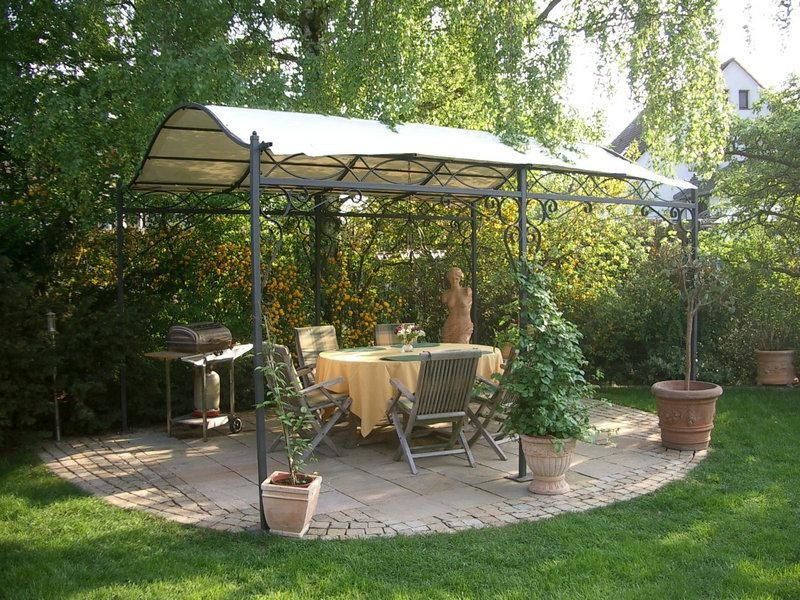 Massiver Carport- Pavillon