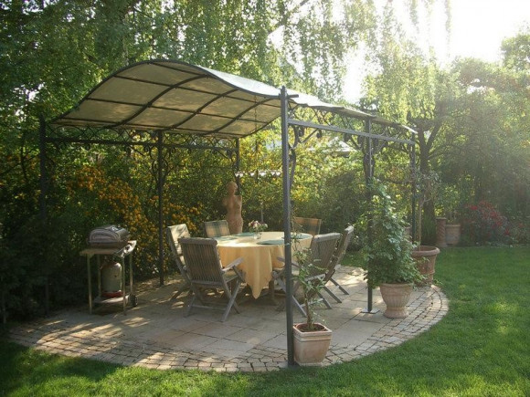 Massiver Carport- Pavillon