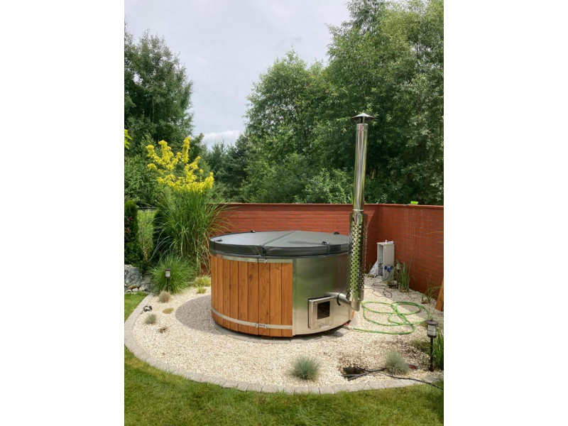 Thermoholz Outdoor Whirlpool BadeFass mit Interner Holzofen Ø 2 m